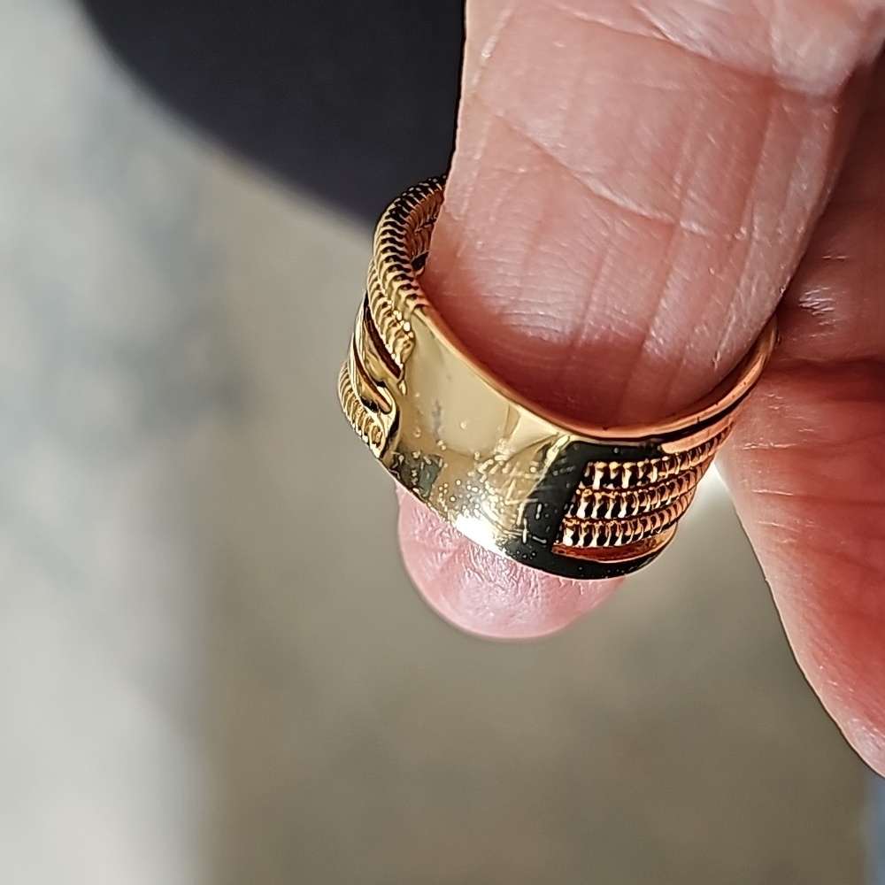 Pav'e Crystal Rope Ring - Picture 5 of 6